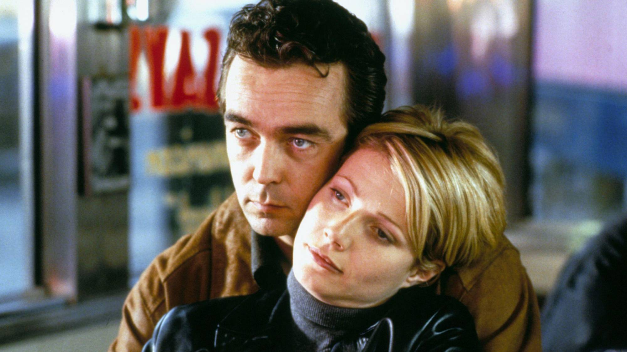 (L-R) John Hannah as James Hammerton and Gwyneth Paltrow as Helen Quilley in "Sliding Doors"