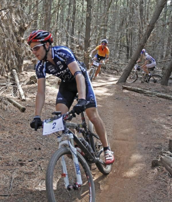 Jason English (1st) leads Andy Fellows (2nd) and Scott Chancellor (3rd) through the early gloom in the forest. 24 hours later, the order would be the same.