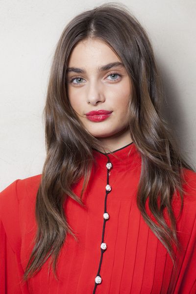 Hair, Face, Lip, Hairstyle, Red, Beauty, Eyebrow, Blond, Chin, Long hair,