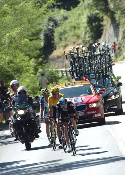 Chris Froome works for his team leader Bradley Wiggins (Sky)