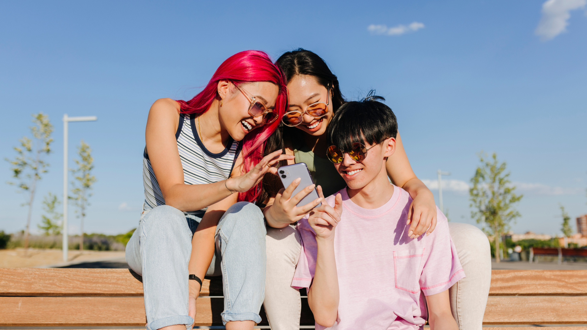 Group of friends using Saily