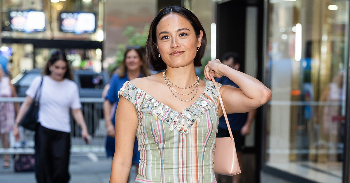 The Shoe Color Fashion People Wear With Multicolor Outfits