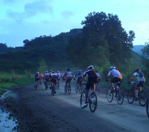 The peloton rolling out at the start.