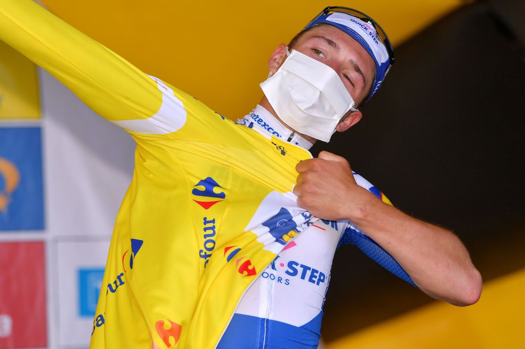 Evenepoel pulls on the leader's jersey