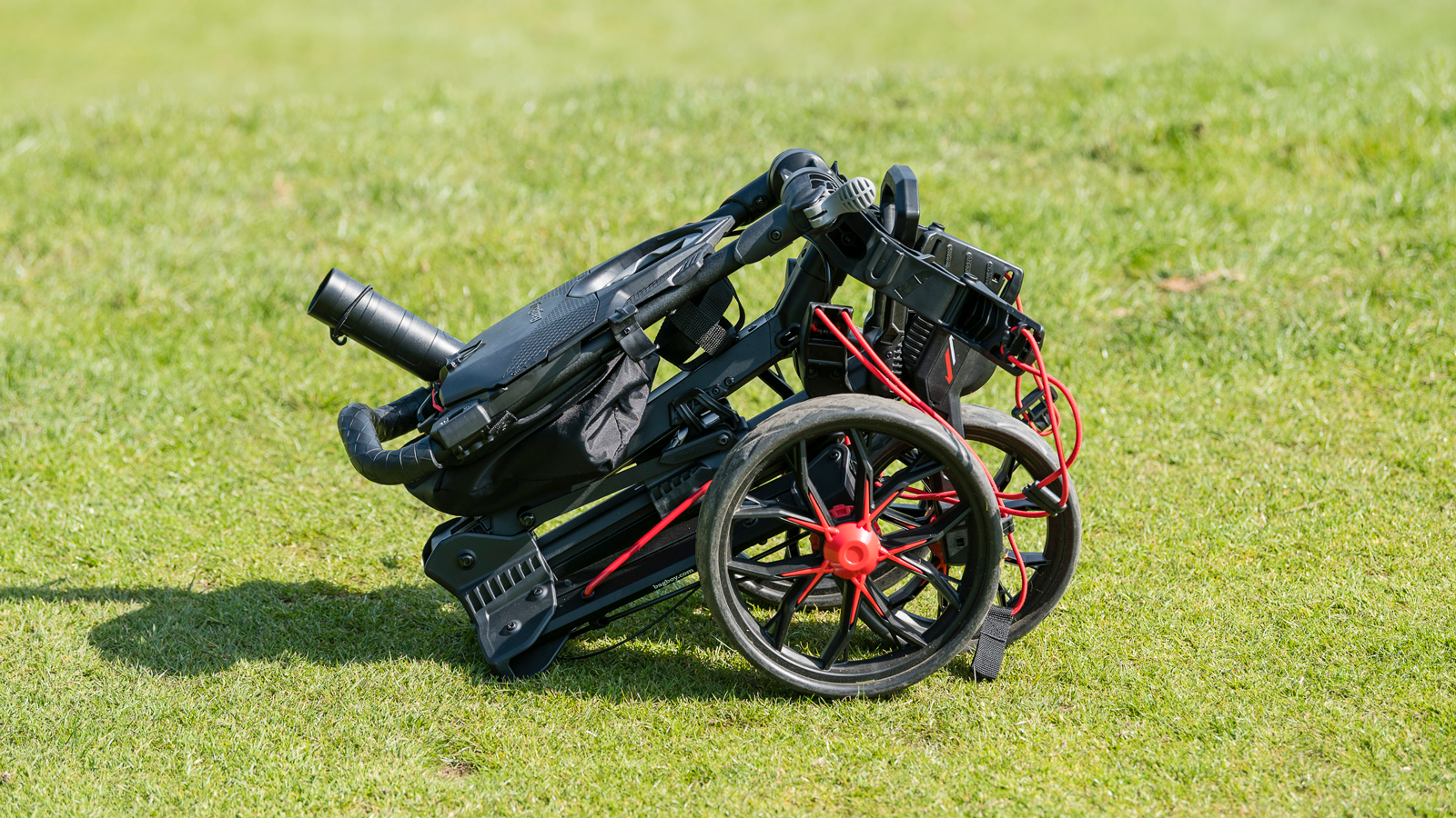 A golfer sets up the Bag Boy Nitron Push Cart