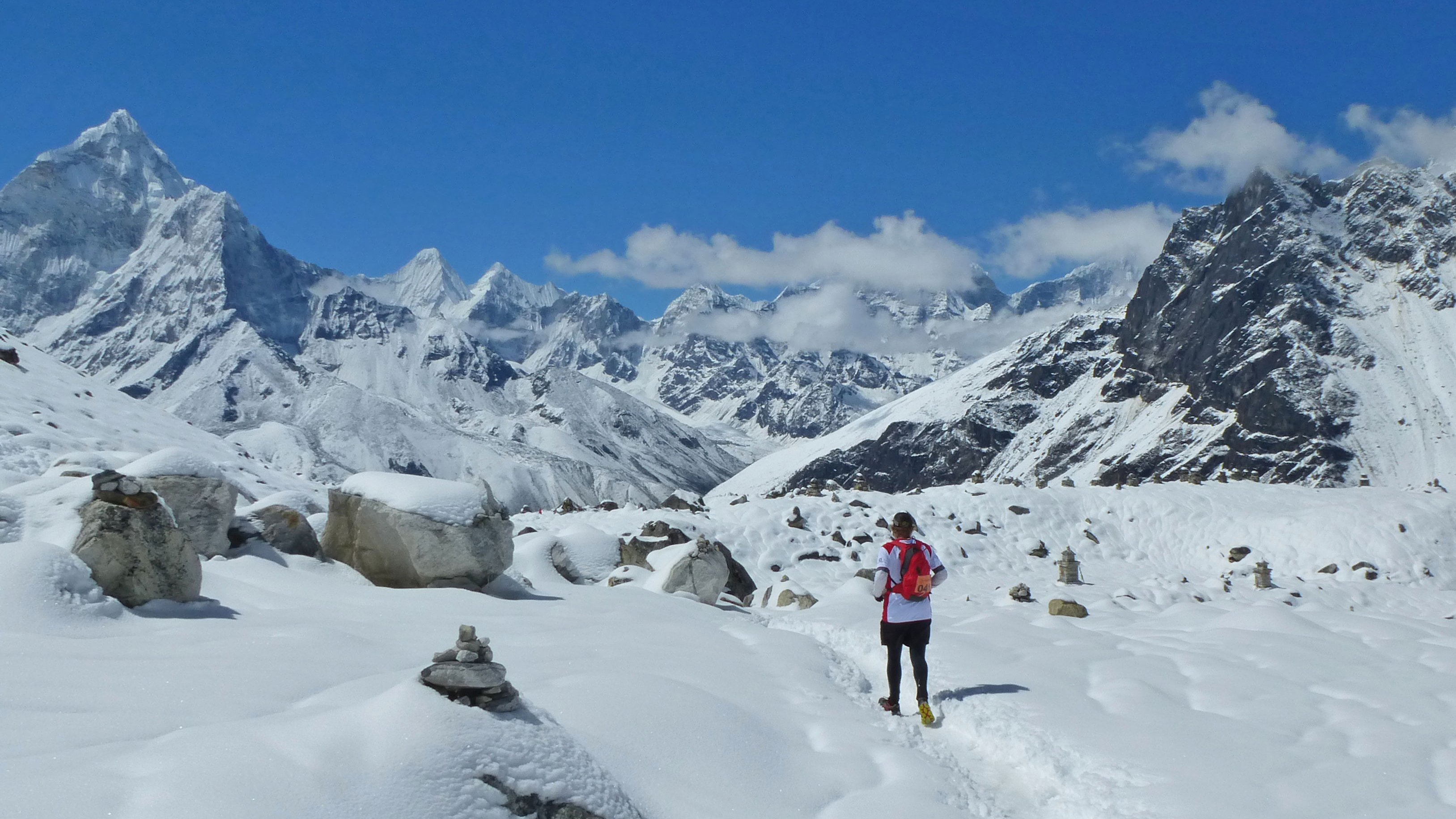 Runner on the Everest Marathon