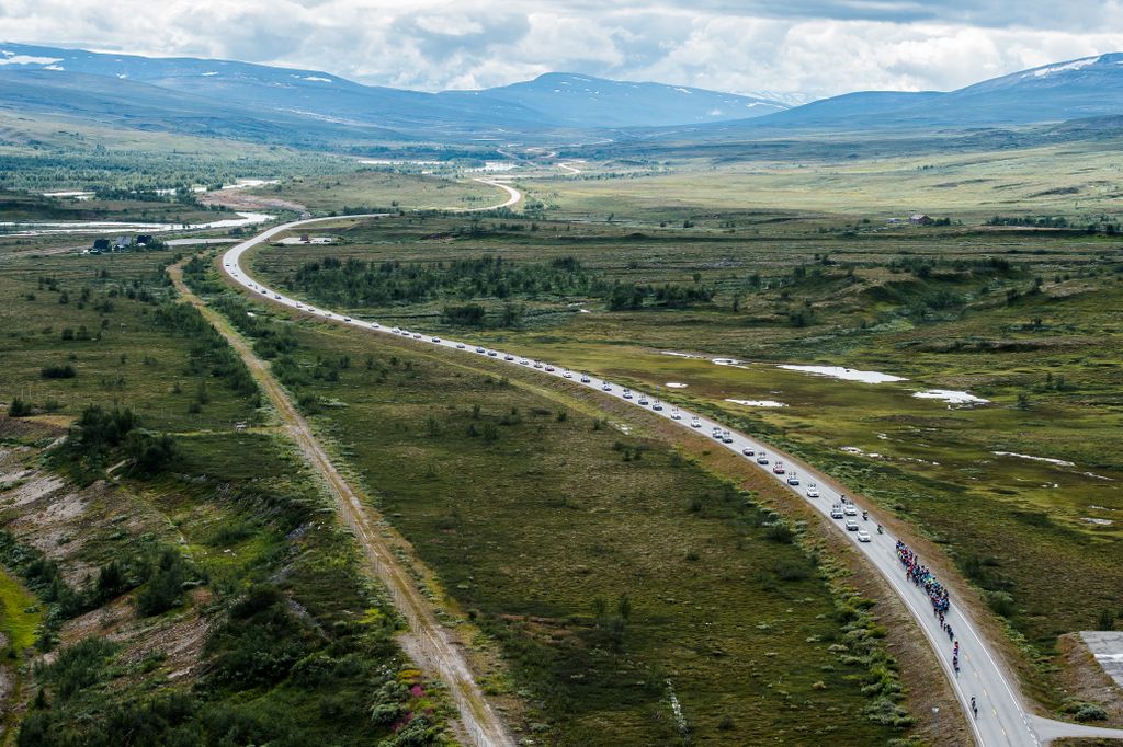 The Arctic Race of Norway peloton snakes its way to the finish line