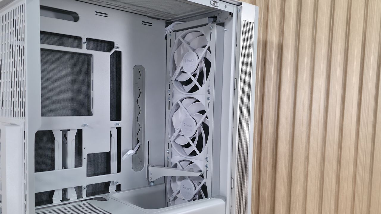Fractal Define One - Inside