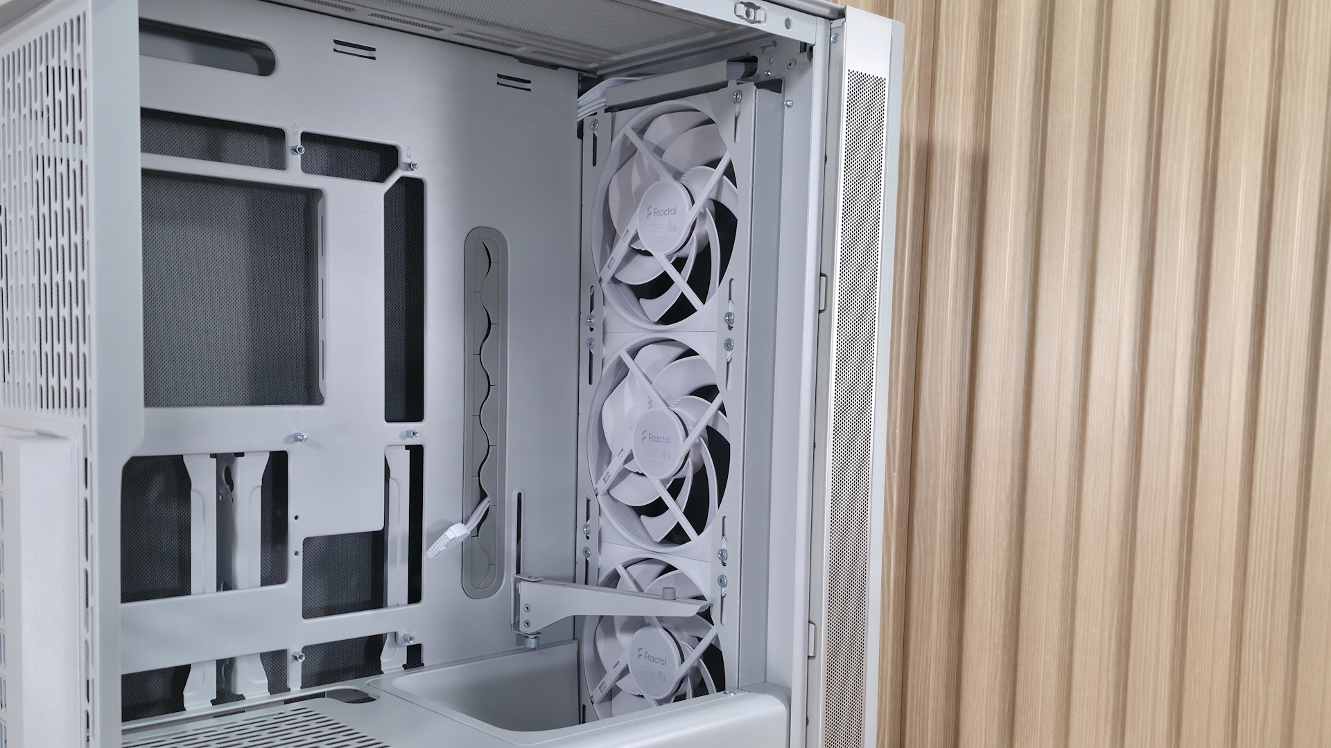Fractal Define One - Inside