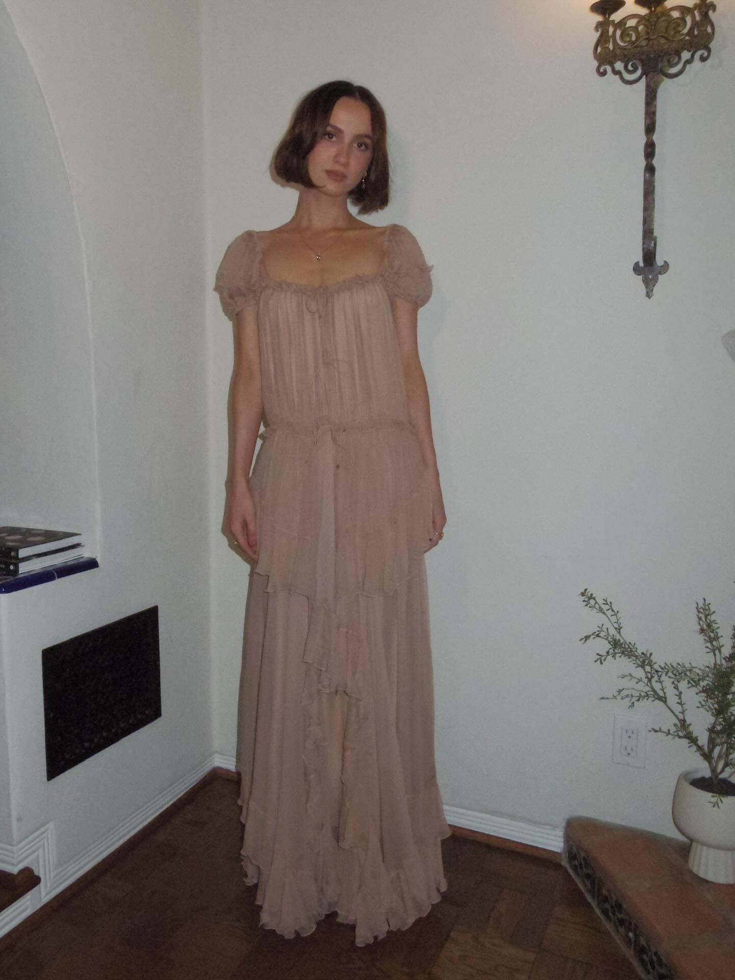 An image of actress Maude Apatow with her hair in a short, wavy bob and flowing Chlo&amp;eacute; floor-length dress.