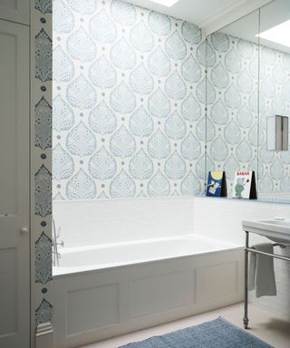 Blue and white wallpaper, white bath