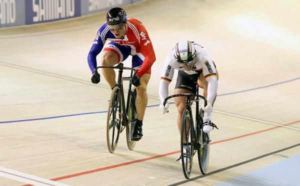 Chris Hoy (GB) gets close to Robert Forstemann (Germany) but has to go through to the 1/8 final repechage to make it to the 1/4 final.