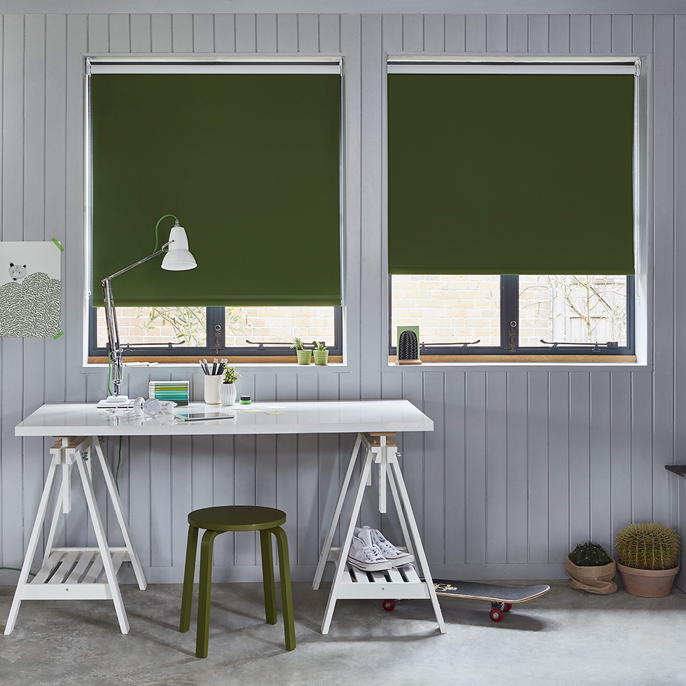 bloc blinds and table lamp