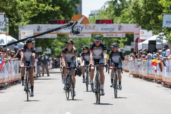 The Specialized-Lululemon team rolls towards the podium for the over team presentation.