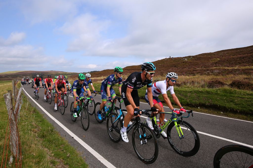 Ian Stannard and Adam Blythe chat in the bunch