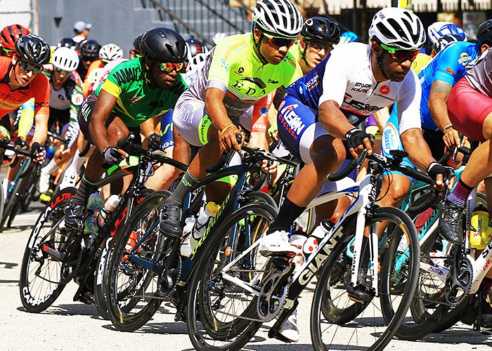Cesar Alberto Marte Arias (Eda/EvolutionCycling Team) holds tight on turn 4