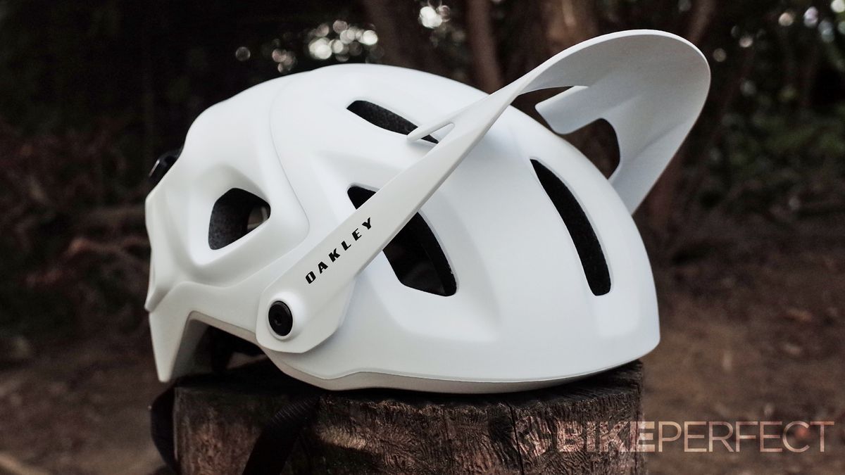Oakley DRT5 helmet review
