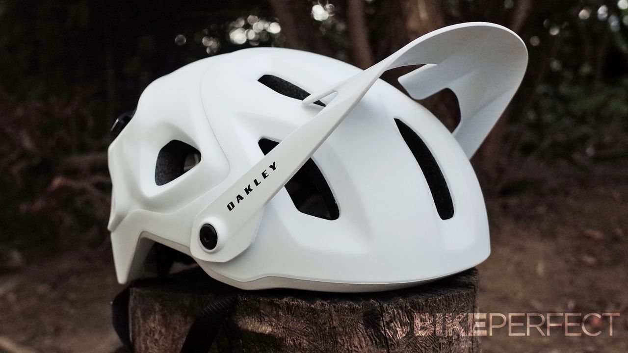 Oakley DRT5 helmet review