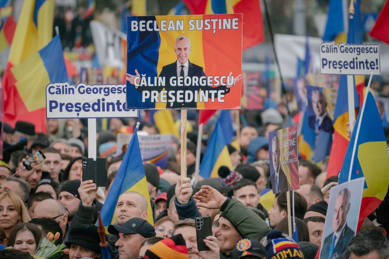 BUCHAREST, ROMANIA - MARCH 1: Romanian protesters take part in an anti-government rally on March 1, 2025 in Bucharest, Romania. Calin Georgescu, a pro-Russian candidate who won the first round of last year&#039;s election that was subsequently cancelled, was questioned by prosecutors earlier this week about the financing of his campaign. 