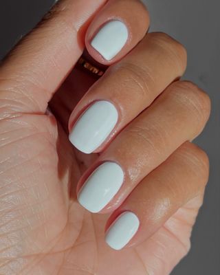 @iramshelton white manicure