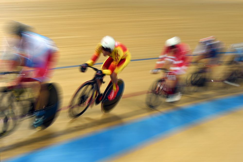 Albert Torres Barcelo of Spain (2L) competes in the Men's Ominum Points Race 4/4 on day four of the 2017 Track Cycling World Championships