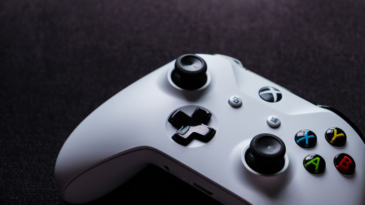 White Xbox controller