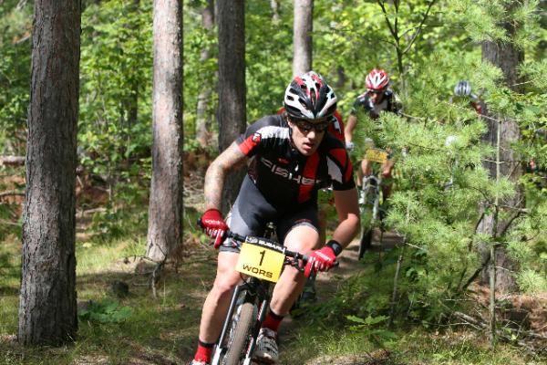 Jesse Lalonde (Gary Fisher 29 / T6 / BKB) is followed through the singletrack by brother Mark (Planet Bike / GT / T6), Brian Matter (Gear Grinder) and Travis Woodruff (Adventure 212 / Specialized).