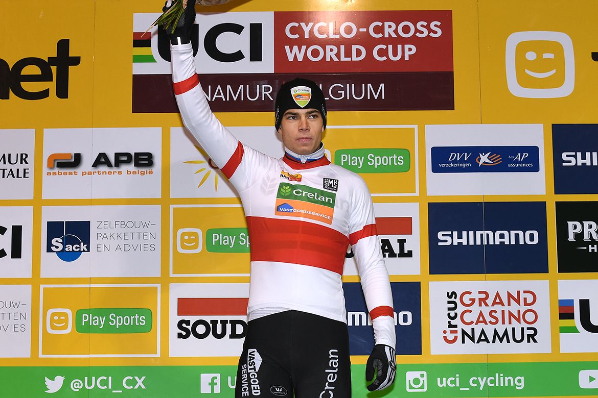 Van Aert, runner-up in Namur, atop the World Cup standings