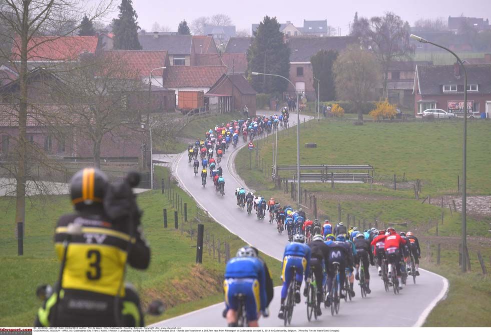 The peloton head through the early kilometres at the 2018 Tour of Flanders