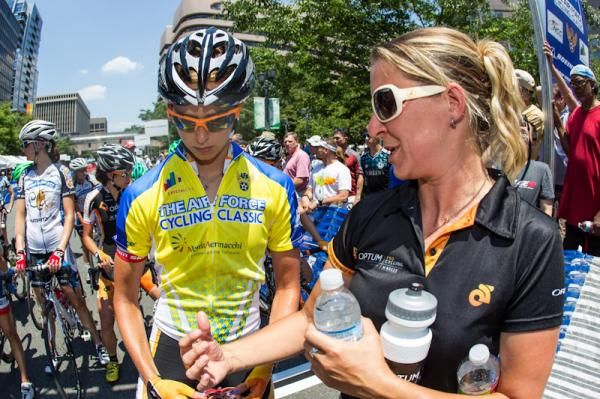 Emma Grant (Optum) gets some pre race instructions form team director Rachel Heal.