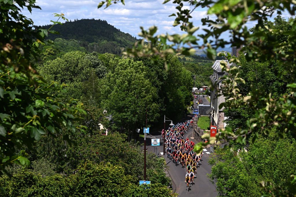 CHASTREIXSANCY FRANCE JUNE 07 A general view of the Peloton passing through Pole Sante Besse Village during the 74th Criterium du Dauphine 2022 Stage 3 a 169km stage from SaintPaulien to ChastreixSancy 1391m WorldTour Dauphin on June 07 2022 in ChastreixSancy France Photo by Dario BelingheriGetty Images