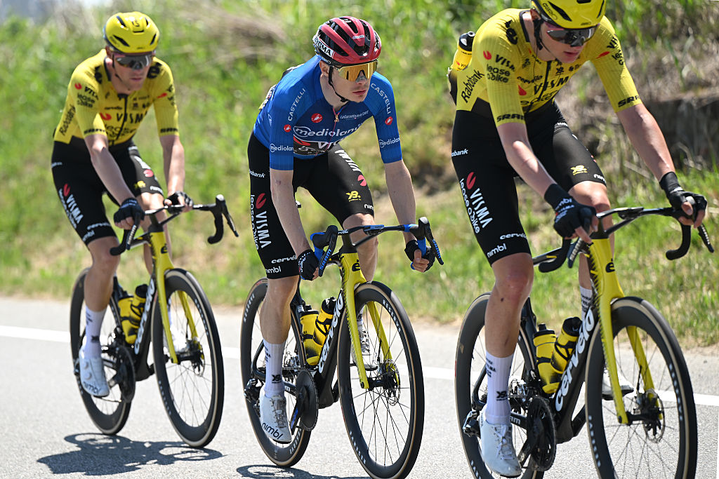 VERBANIA, ITALY - MAY 22: Jonas Vingegaard of Denmark and Team Visma | Lease a Bike - Blue Mountain Jersey competes during the 109th Giro d&amp;amp;apos;Italia 2026, Stage 13 a 189km stage from Alessandria to Verbania / #UCIWT / on May 22, 2026 in Verbania, Italy. (Photo by Dario Belingheri/Getty Images)