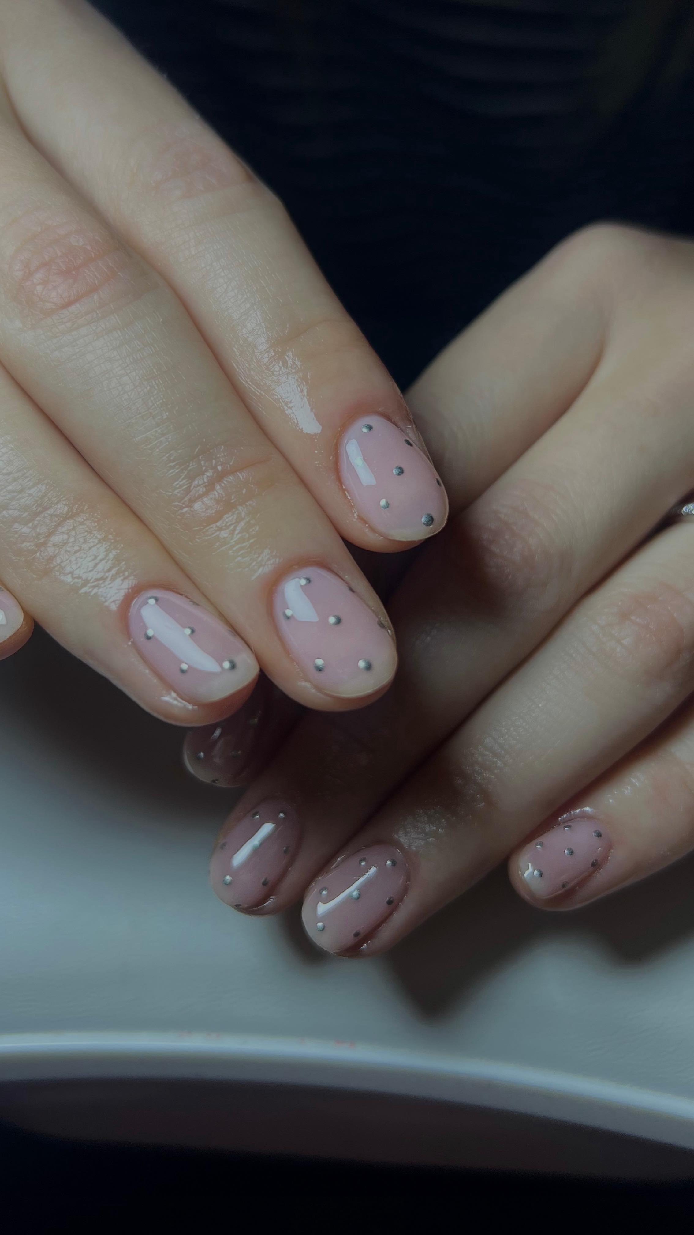 A sheer pink and silvr polka dot manicure by @bambinailss
