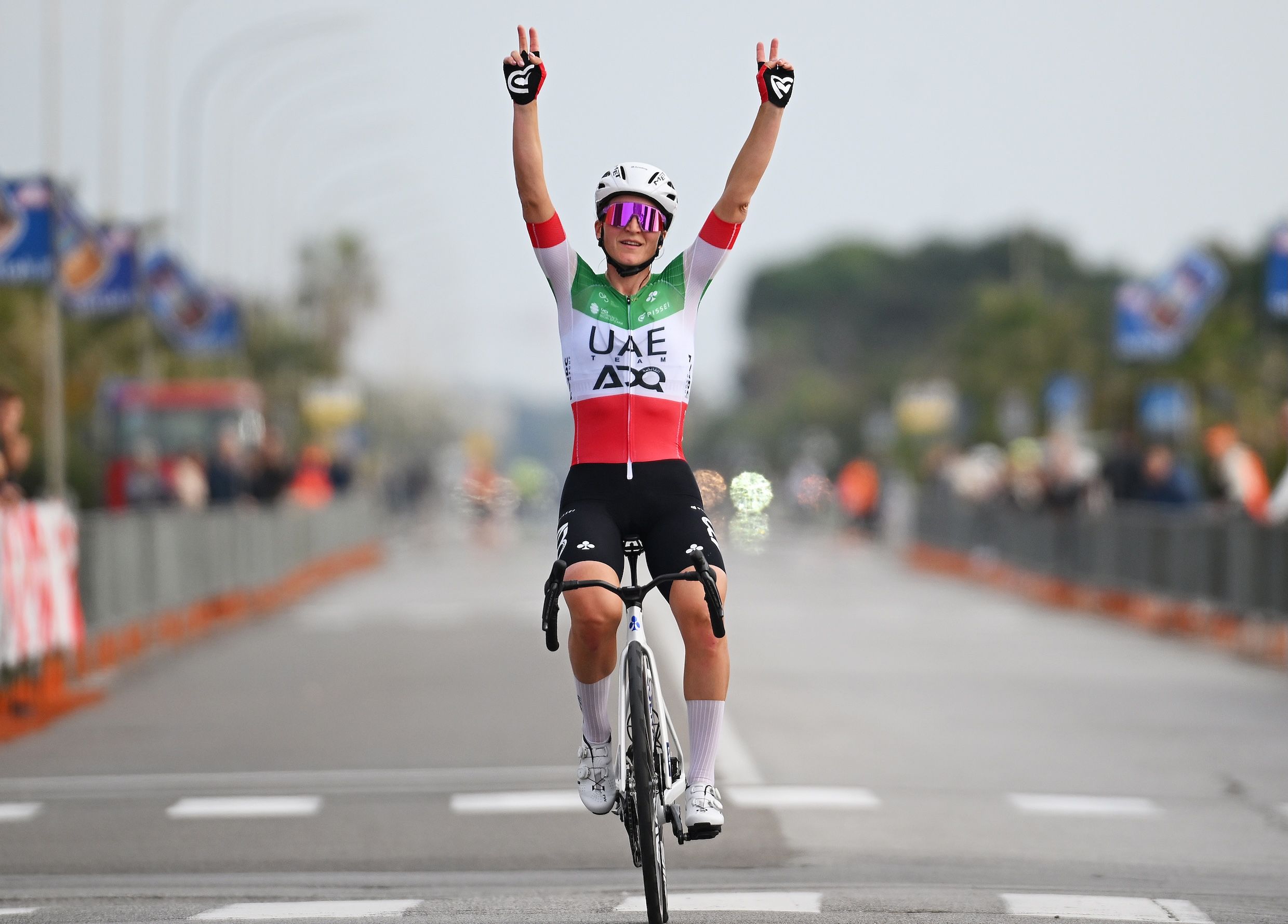 Trofeo Oro in Euro: Elisa Longo Borghini solos for second career victory into Cinquale as UAE Team ADQ sweeps podium