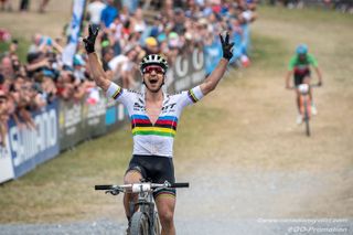 Schurter solos to victory in Les Gets