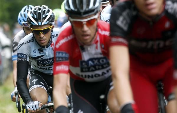 Alberto Contador (Saxo Bank-SunGard) tried to stay well protected all day