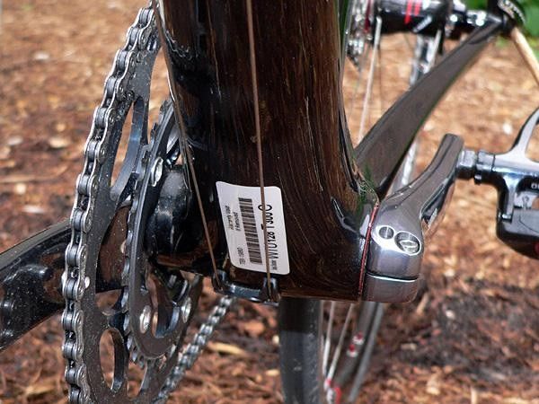 The bottom bracket shell measures 90mm across yet the pedal stance width remains unchanged.
