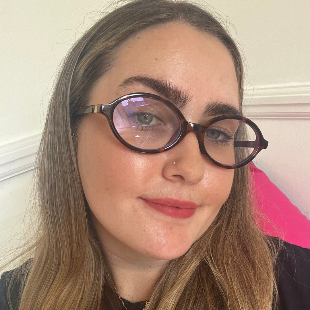 Amelia Yeomans wears Poutder