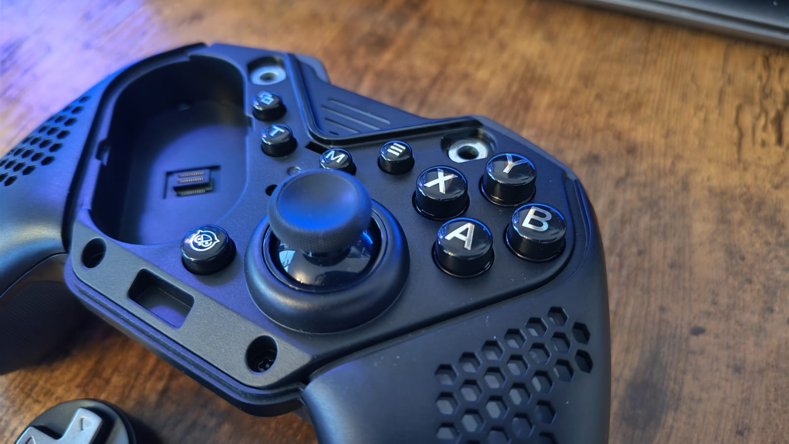 The face buttons on the Nyxi Flexi