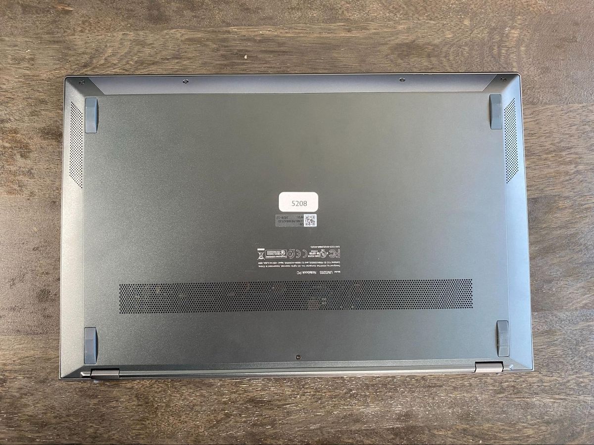 Asus ZenBook 13 (AMD)