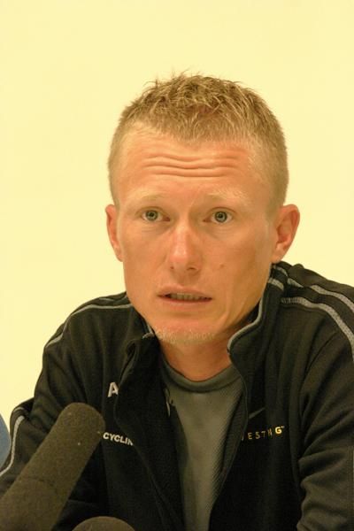 Kazakh Kazakh Alexandre Vinokourov was light-hearted during his first major press conference since returning from suspension. believes winning the Vuelta will be impossible for him.