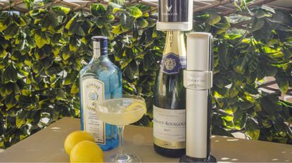 Coravin making a cocktail