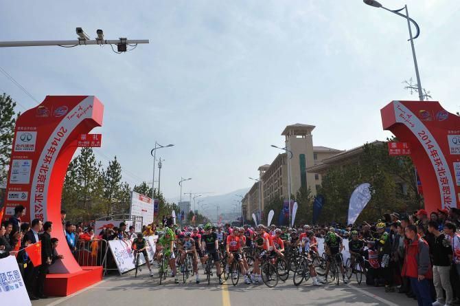 The riders line up at the start