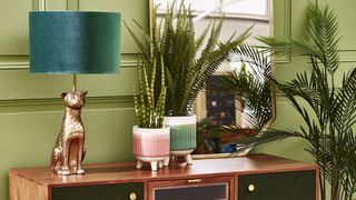 Green interior accessories to illustrate the forest green color trend