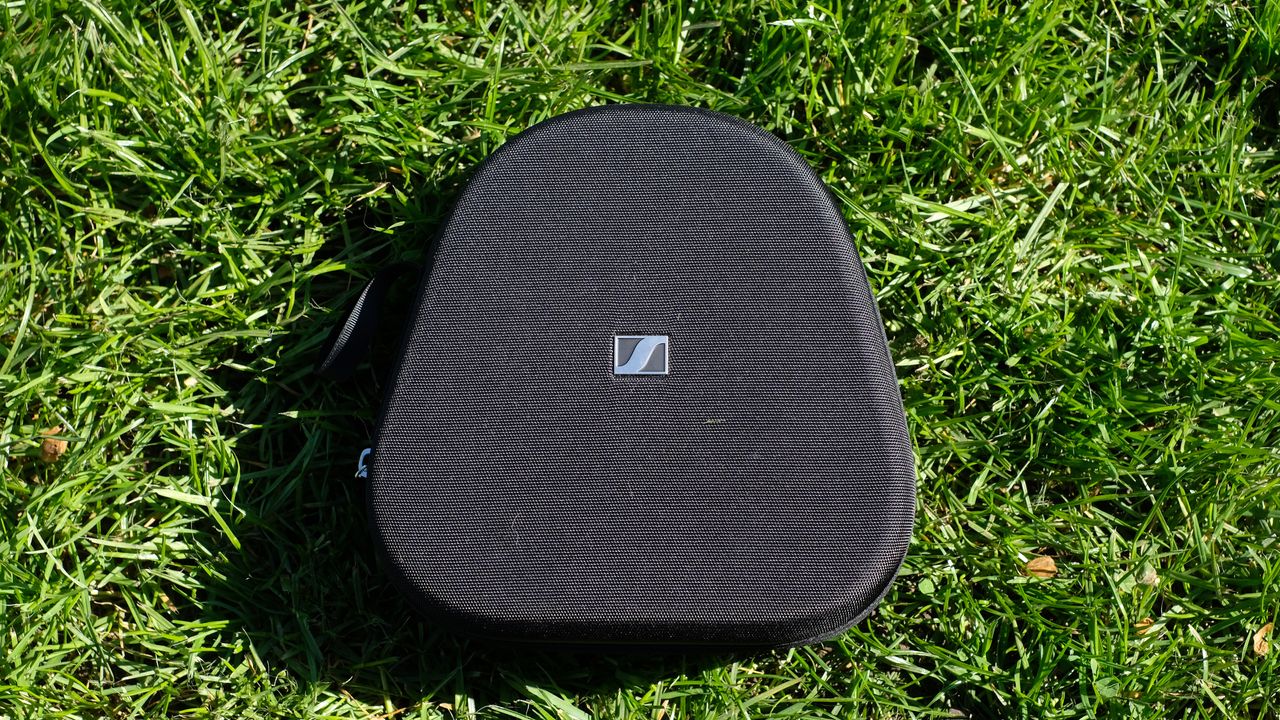 Photograph of Sennheiser HDB 630 headphones