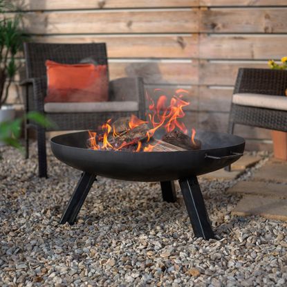 16 firepit ideas that will turn up the heat in your garden | Ideal Home