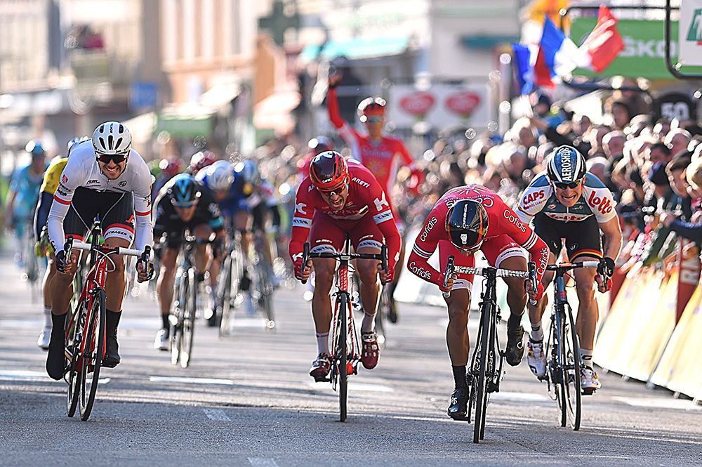 Nacer Bouhanni leads the way in the sprint