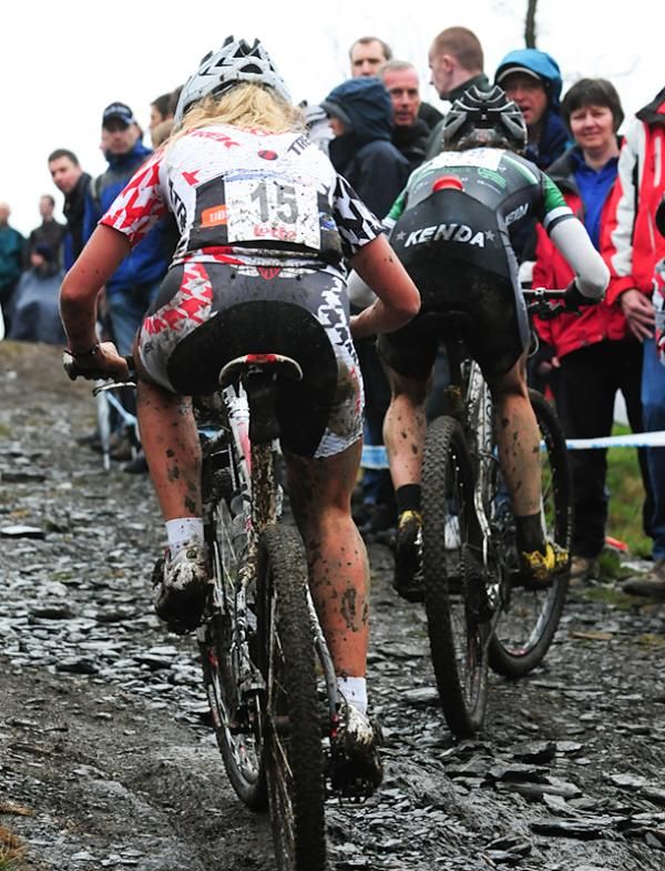 Emily Batty (Trek World Racing) chases Mary McConneloug (Kenda / Seven / No Tubes)