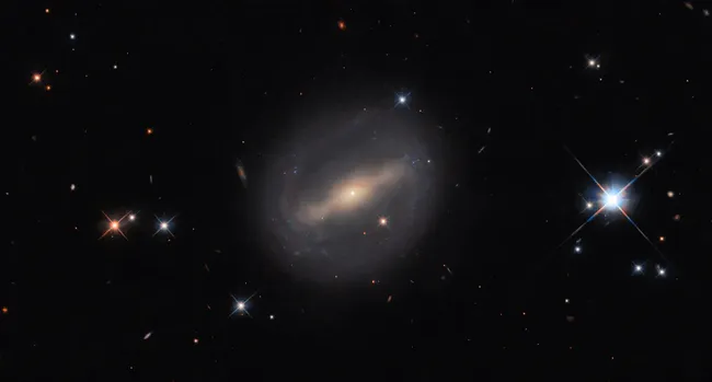 Peculiar ring-shaped galaxy Hfp3moXkYskgvADuJ2AFFF-650-80.jpg