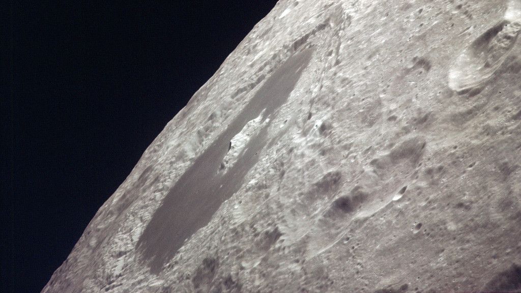 A snapshot of the Tsiolkovskiy crater, taken by the Apollo 13 crew with a telephoto lens.